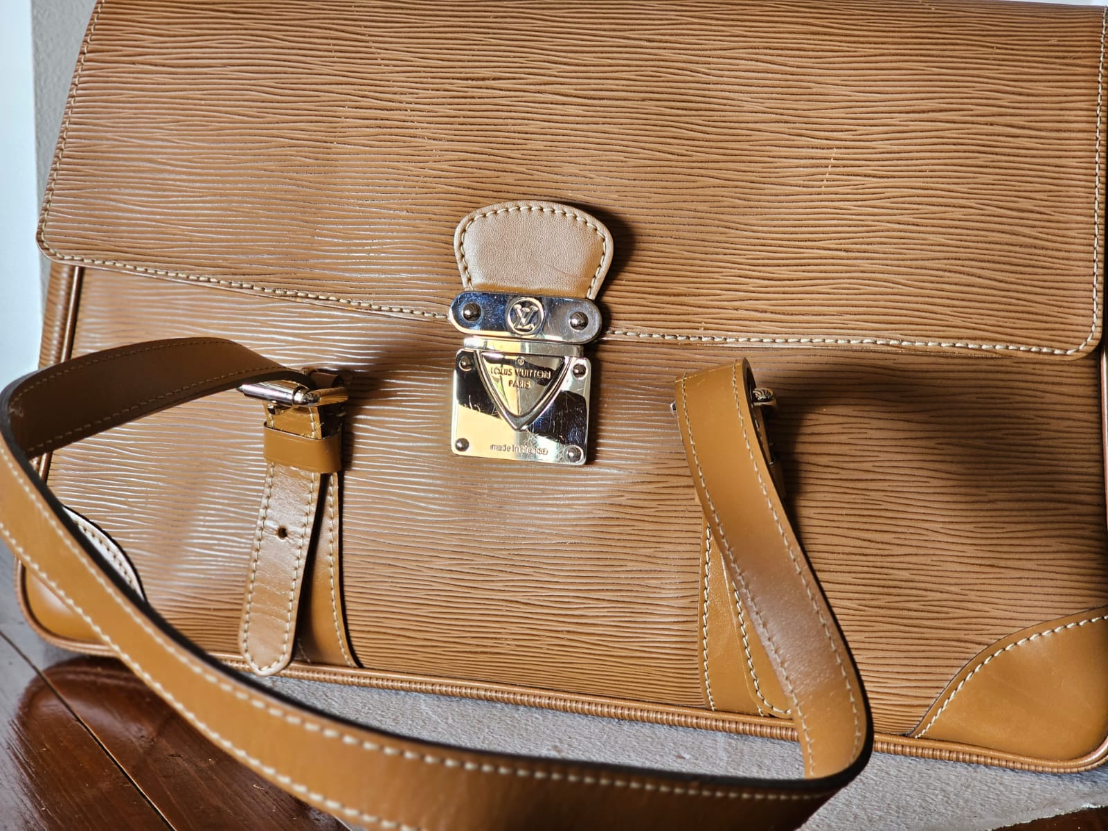 Louis Vuitton Leather Shoulder Bag - Image 2